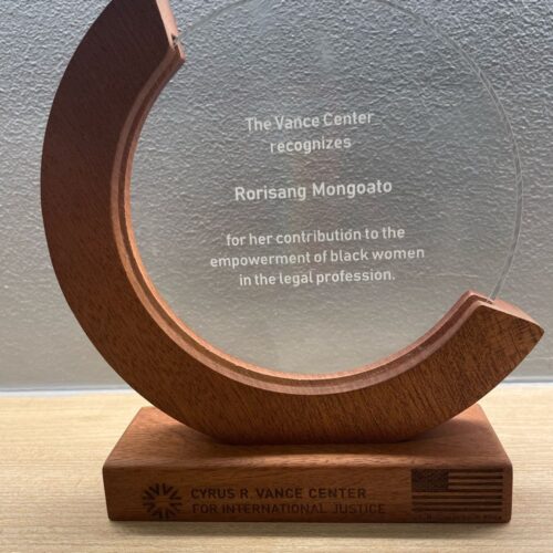 ROUND CRYSTAL + WOOD AWARD | Vorson Giveaways